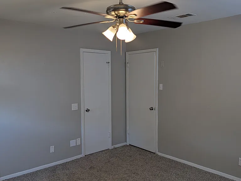 1820 Warren Ln — Photo 10