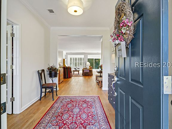 4th image of 22 Columbus Cir