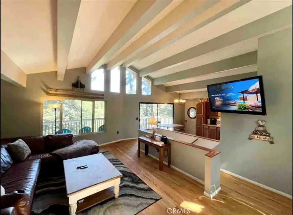 2 bed, 908 sqft, $1,900 — Photo 2