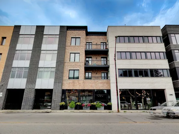 1641 W Grand Ave #302, Chicago, IL 60622