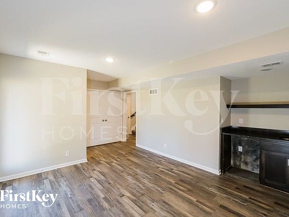 3rd image of 811 S Sunset Ln