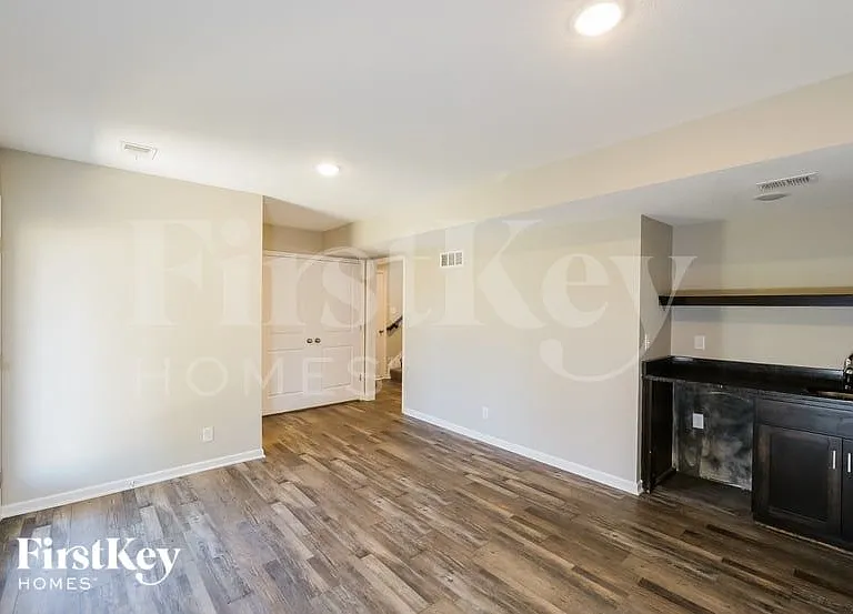 811 S Sunset Ln — Photo 3
