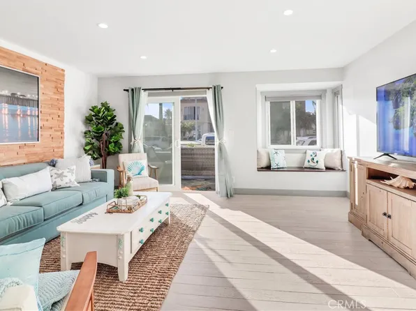 312 8th St, Huntington Beach, CA 92648