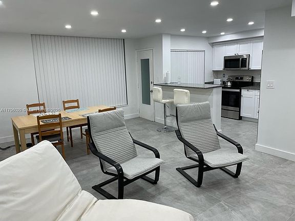 5th image of 1750 NE 115th St APT 108