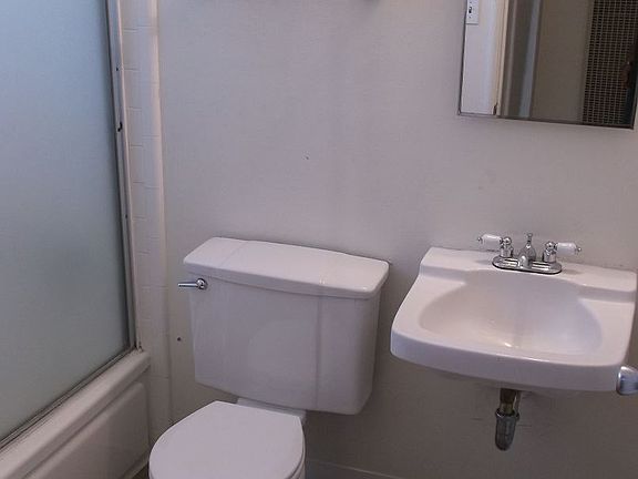 5th image of 2701 San Fernando Way APT 04