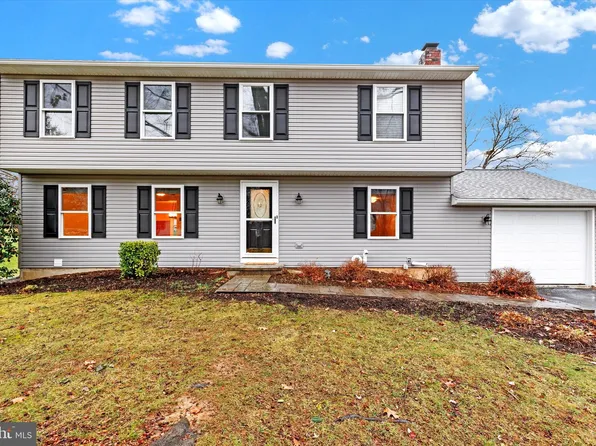 477 Longmeadow Rd, Lancaster, PA 17601