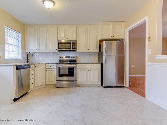 3rd image of 262B Kingston Ct