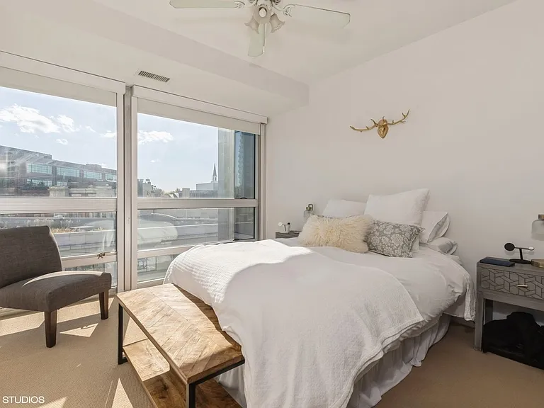 744 W Fullerton Ave #404 — Photo 11