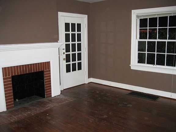 3rd image of 115 Barberry Ln