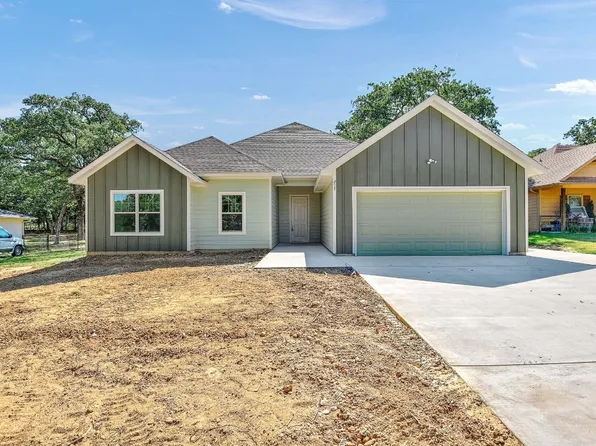 217 Comanche Dr, Lake Kiowa, TX 76240