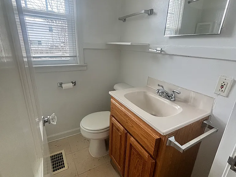 142 N Riverview Dr #1 — Photo 5