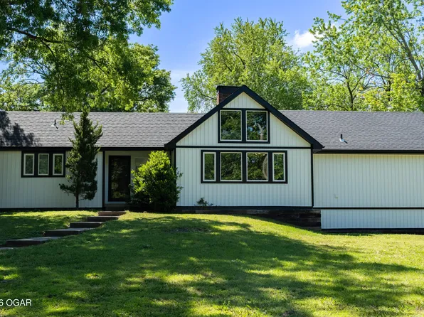 1702 Countryside Dr, Pittsburg, KS 66762