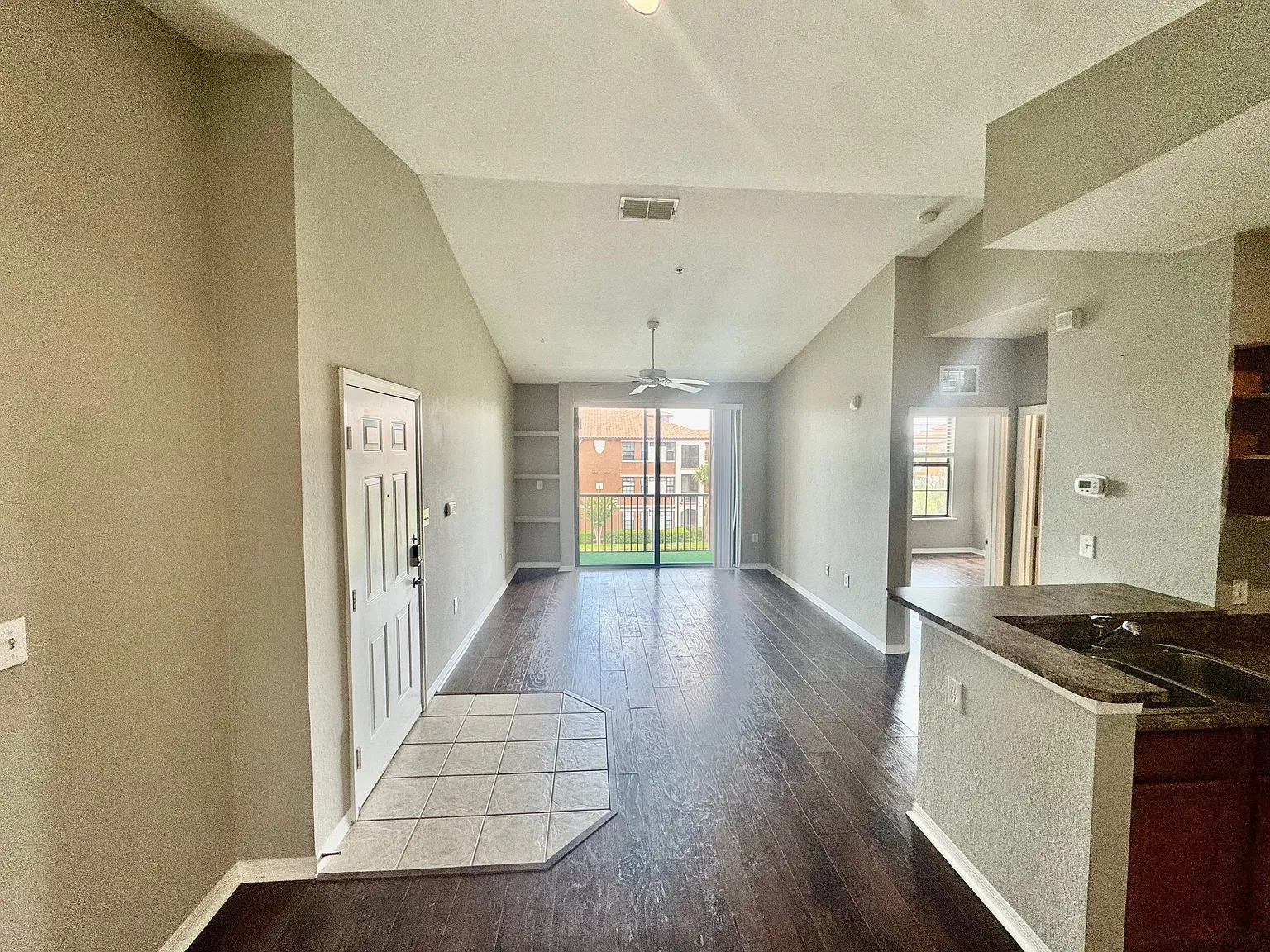 1 bed, 742 sqft, $1,600 — Photo 3