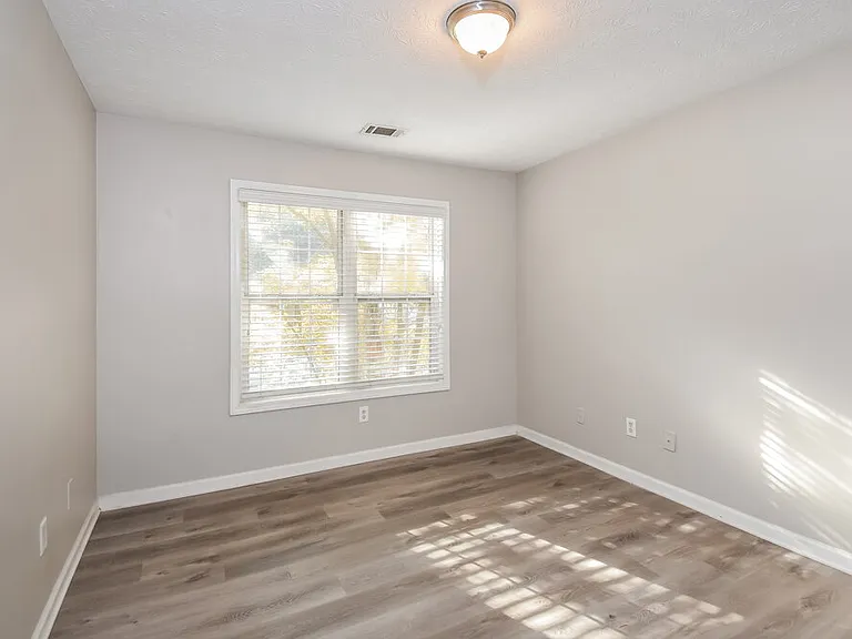 655 Simon Ive Dr — Photo 15