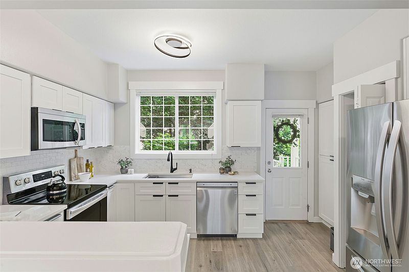 3rd image of 23120 SE Black Nugget Road #L4