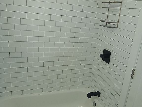 5th image of 19 Jewett Ave #L3