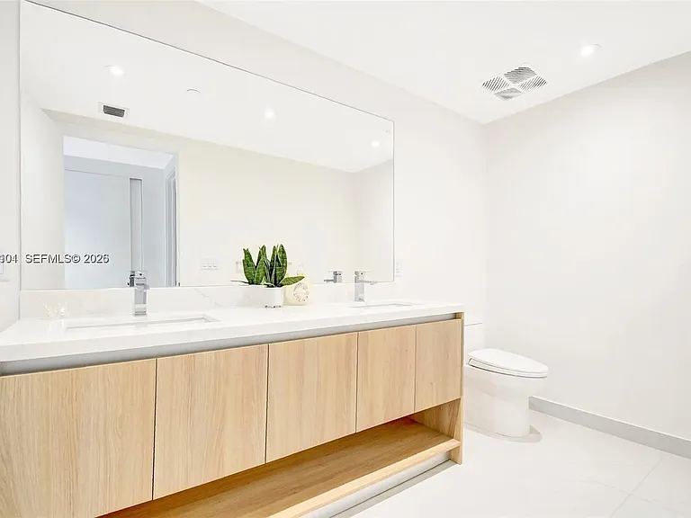 9901 W Bay Harbor Dr #401 — Photo 6