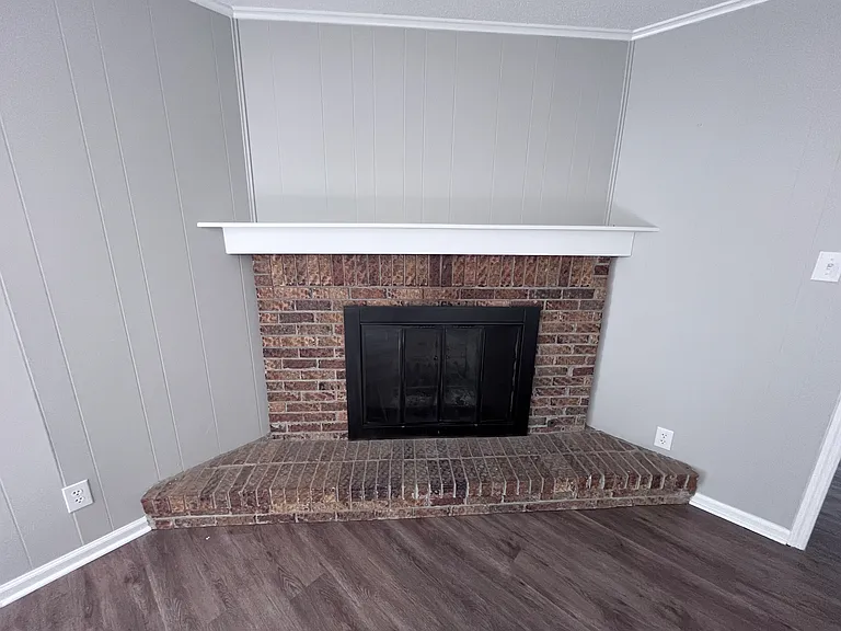 215 Berkshire Cir — Photo 11