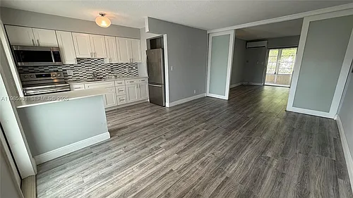 2115 NE 42nd Ct #206N Photo 1