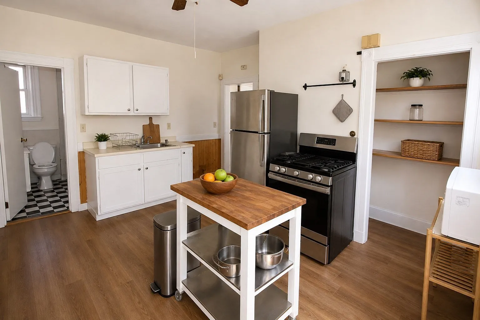 2 bed, 1.0 bath, 850 sqft, $2,695 — Photo 3