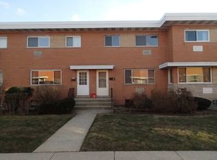 9662 Lois Dr APT D, Des Plaines, IL 60016