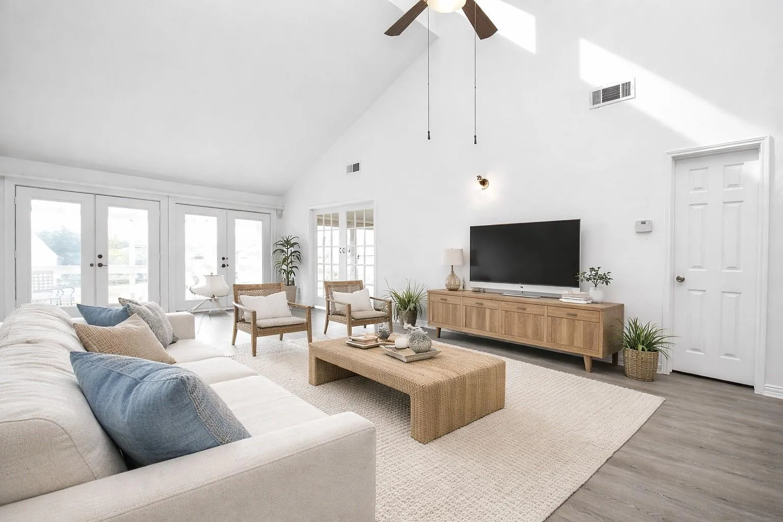 2 bed, 2.0 bath, 1193 sqft, $1,495 — Photo 1