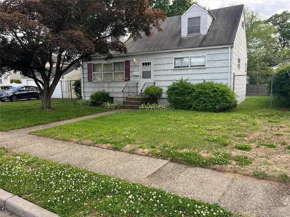 497 Maryann Lane, West Hempstead, NY 11552