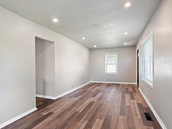 5th image of 2930 Manlove Ave