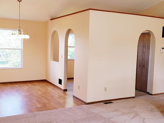 4th image of 1858 Saint Lawrence Dr