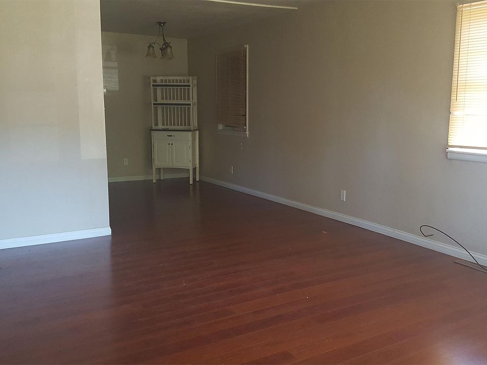 2nd image of 1534 Hedge Rd
