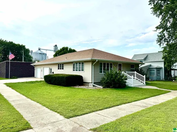 218 Franklin St, Remsen, IA 51050