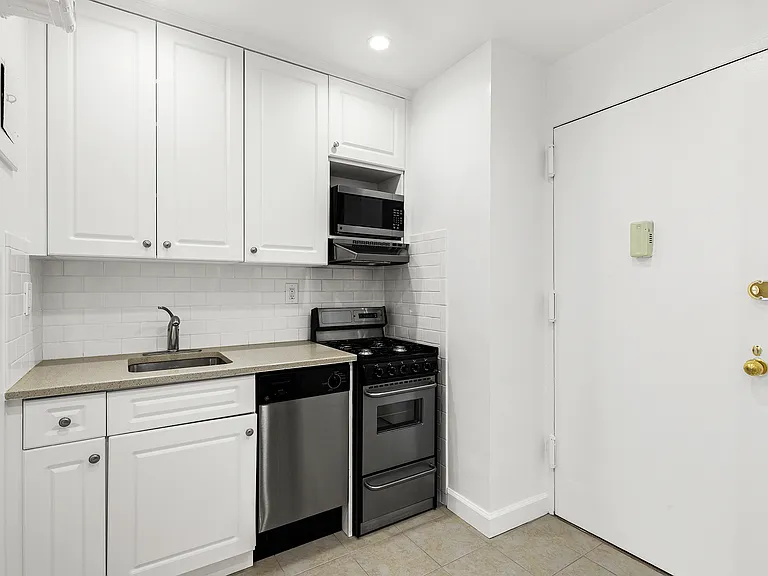 562 W End Ave #12E — Photo 7
