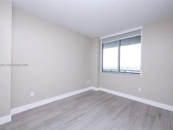 16385 Biscayne Blvd, North Miami Beach, FL