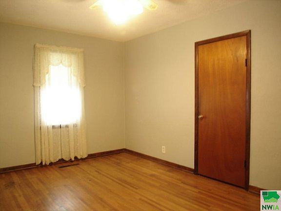 3rd image of 119 Grove St
