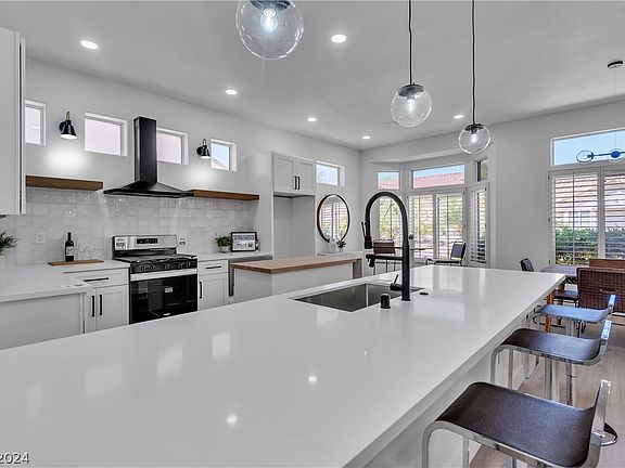 2nd image of 10040 Woodhouse Dr