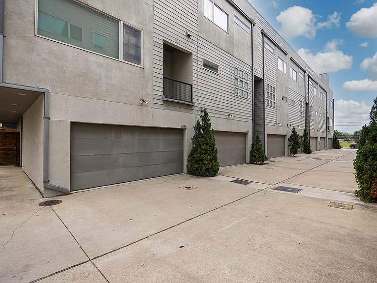 4616 Steel St — Photo 3