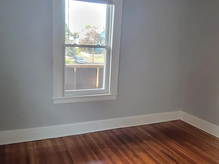 639 W Main St #2E — Photo 3