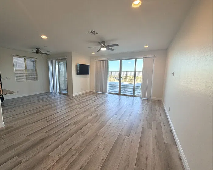 3 bed, 2.5 bath, 1796 sqft, $2,635 — Photo 3