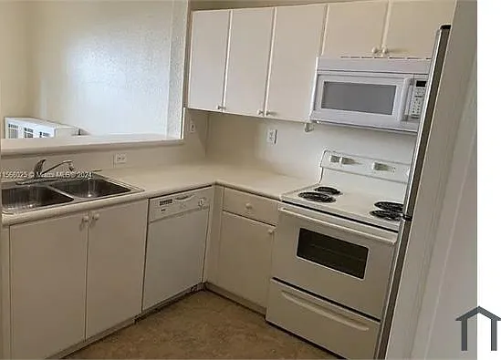 1651 SE 28th Ct — Photo 2