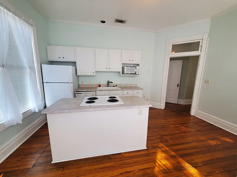 2402 Lincoln St — Photo 10