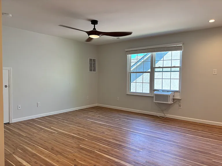 528 Farragut Commons Dr — Photo 16
