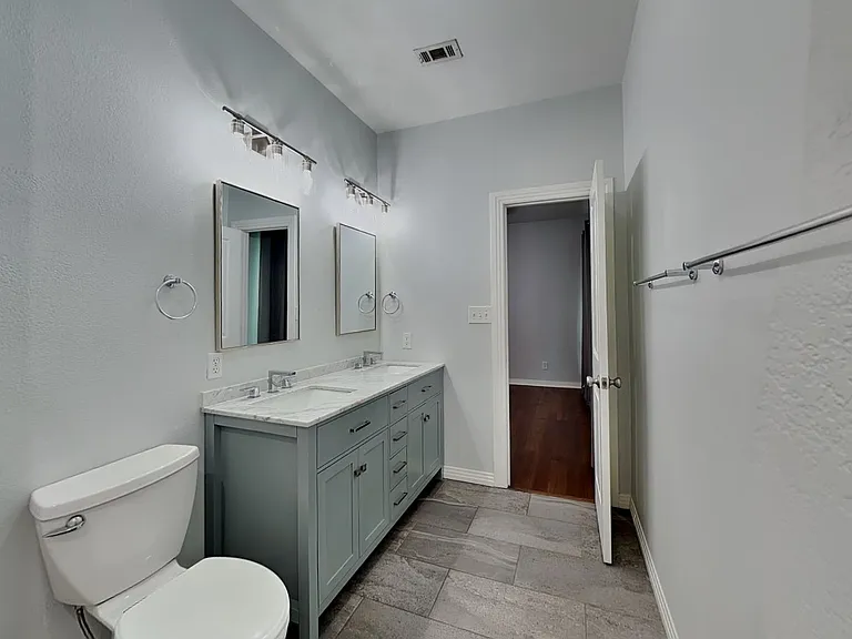 4225 Lovell Ave — Photo 12