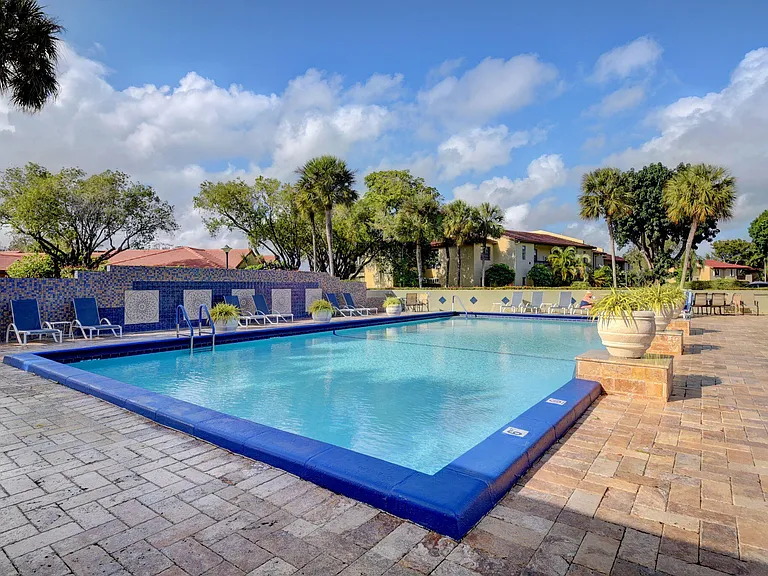 21214 Lago Cir #8F — Photo 32