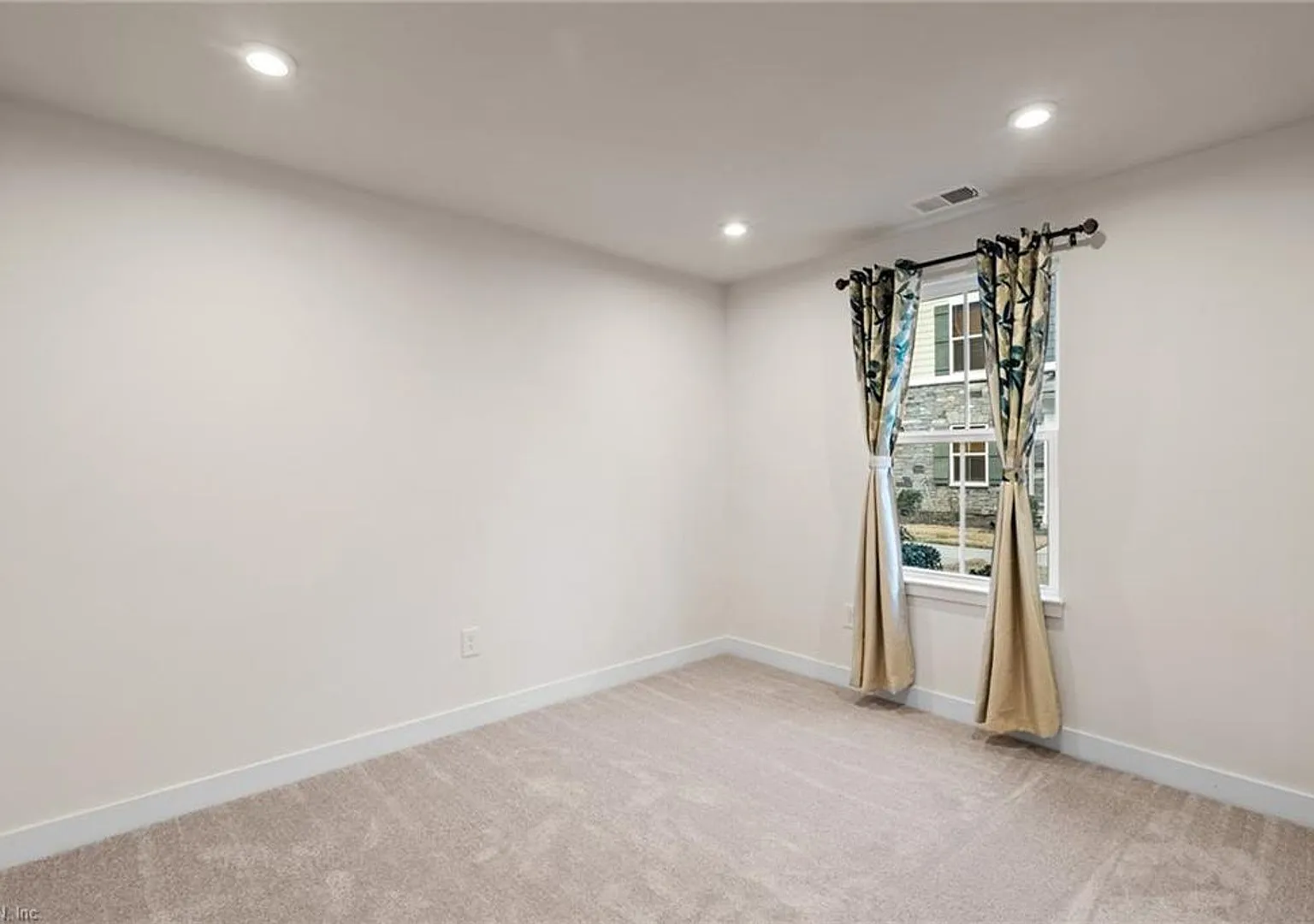 Newer Construction 3 Story Condo! — Photo 3