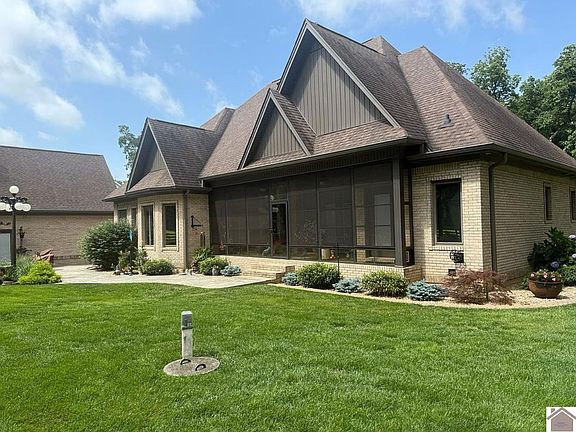 3rd image of 200 Kaitlyn Ln N