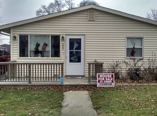 205 N Franklin St, Mentone, IN