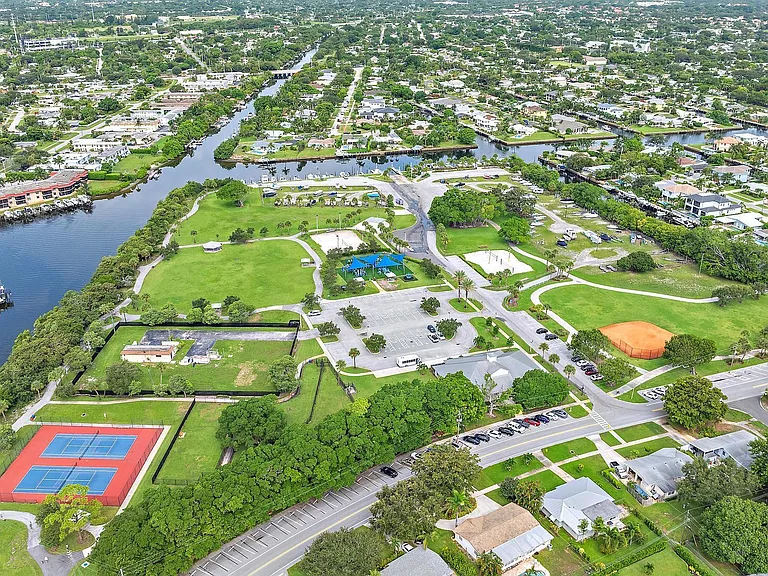 517 Gulf Rd — Photo 45