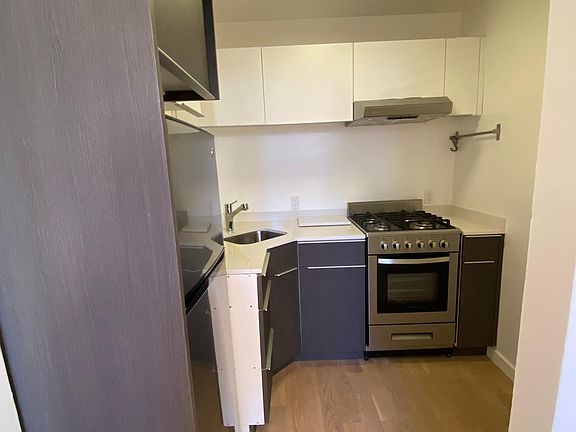 2nd image of 522 Hayes St #15