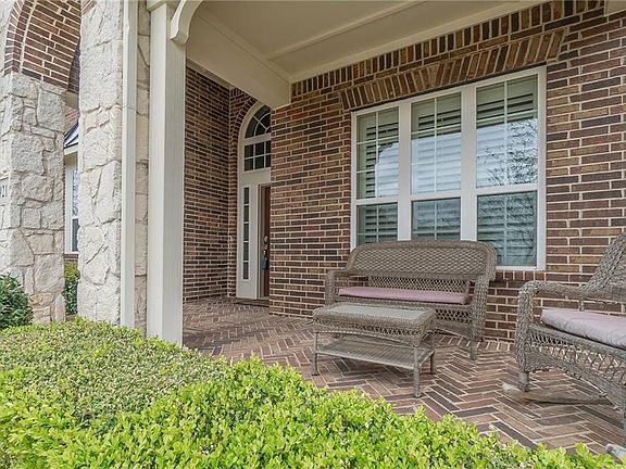 3rd image of 6921 Parker Creek Pl