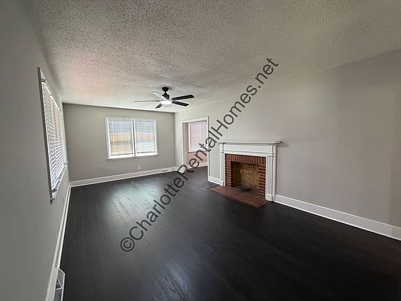 3rd image of 407 N Post Rd